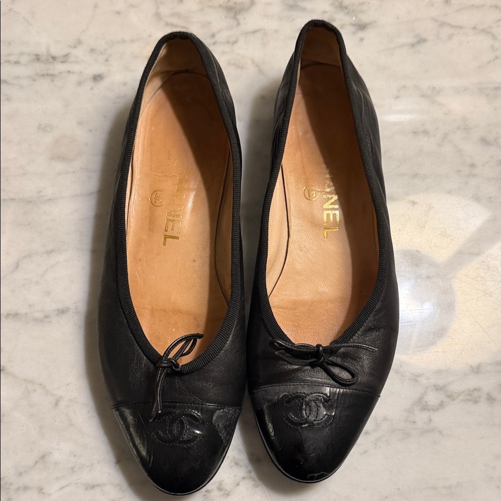 CHANEL Black Leather Flats with Bow Detail